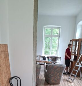 Pomaganie seniorom w codziennych pracach
